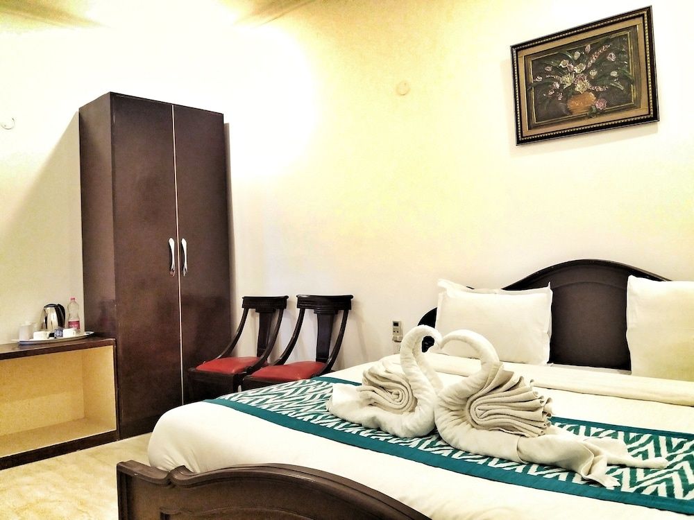 Airport Hotel Delhi Aerocity Deluxe Double Room 2
