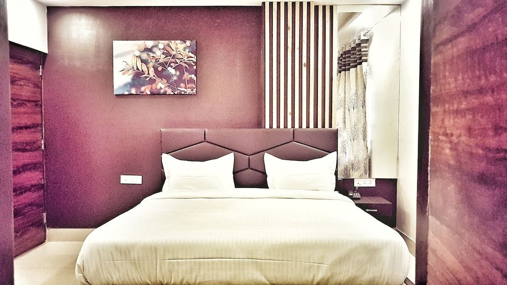 Airport Hotel Delhi Aerocity Deluxe Double Room 3