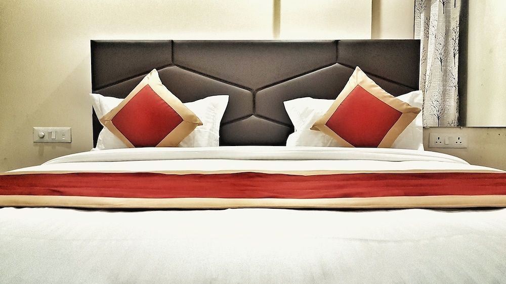 Airport Hotel Delhi Aerocity Deluxe Double Room 5