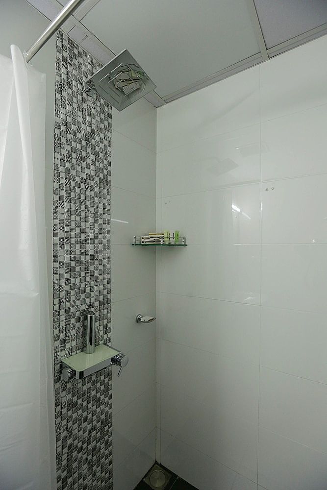 Hotel Le Noor Deluxe Room 10