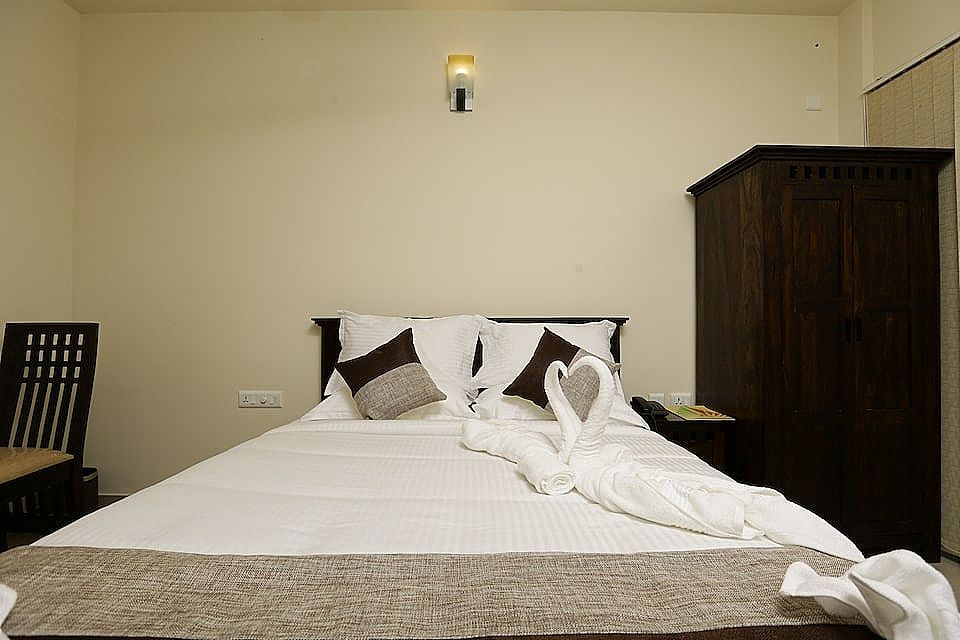 Hotel Le Noor Deluxe Room 12