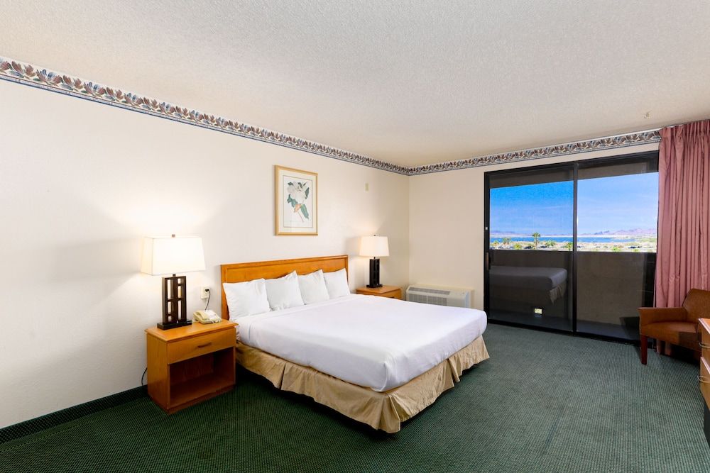 Studio 6 Suites Lake Havasu City, AZ Standard Room, 1 King Bed, Non Smoking, Refrigerator & Microwave