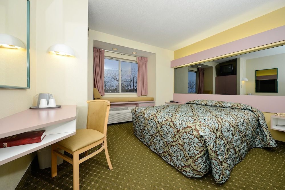 Americas Best Value Inn East Syracuse Room, 1 Queen Bed, Accessible, Non Smoking 6