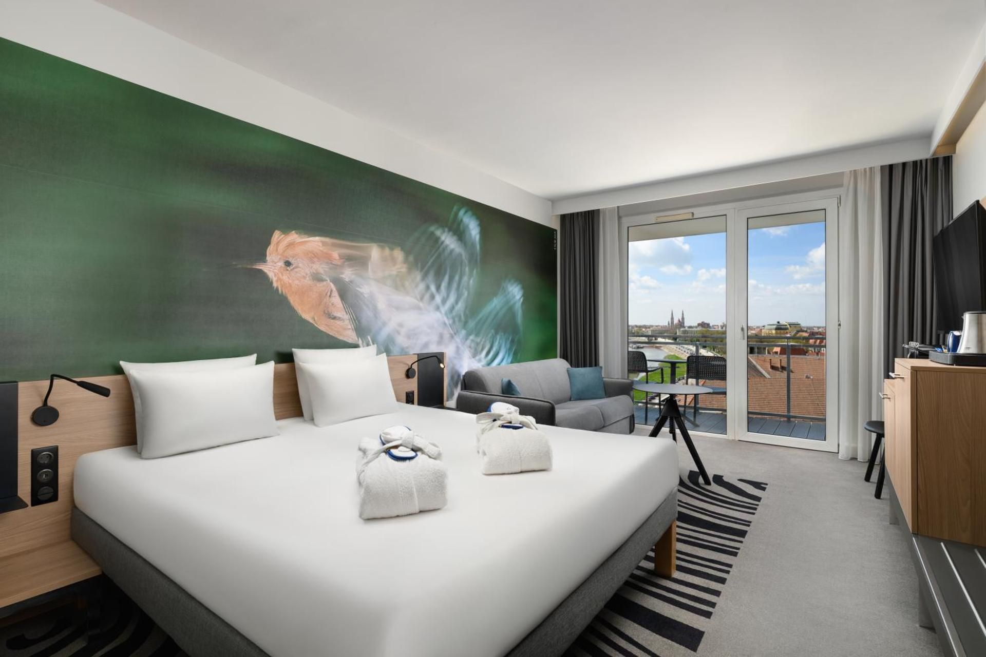 Executive Room with 1 double bed and sofa