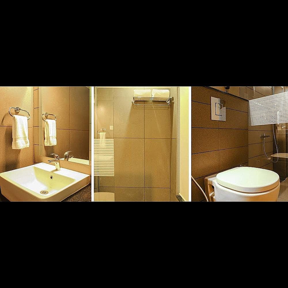 The Lake View Munnar Resort Deluxe Double Room 10