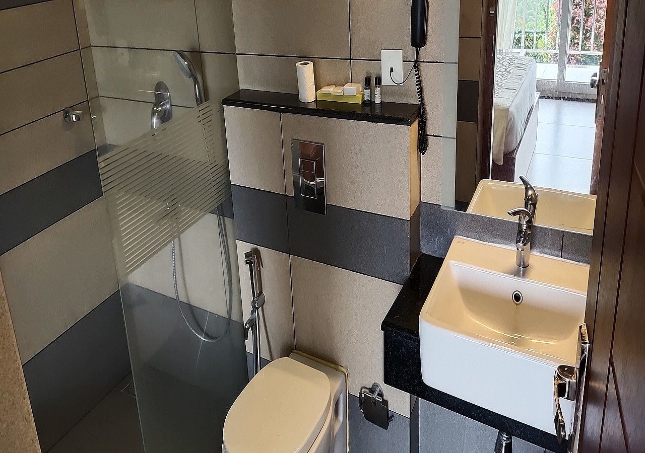 The Lake View Munnar Resort Deluxe Double Room 11