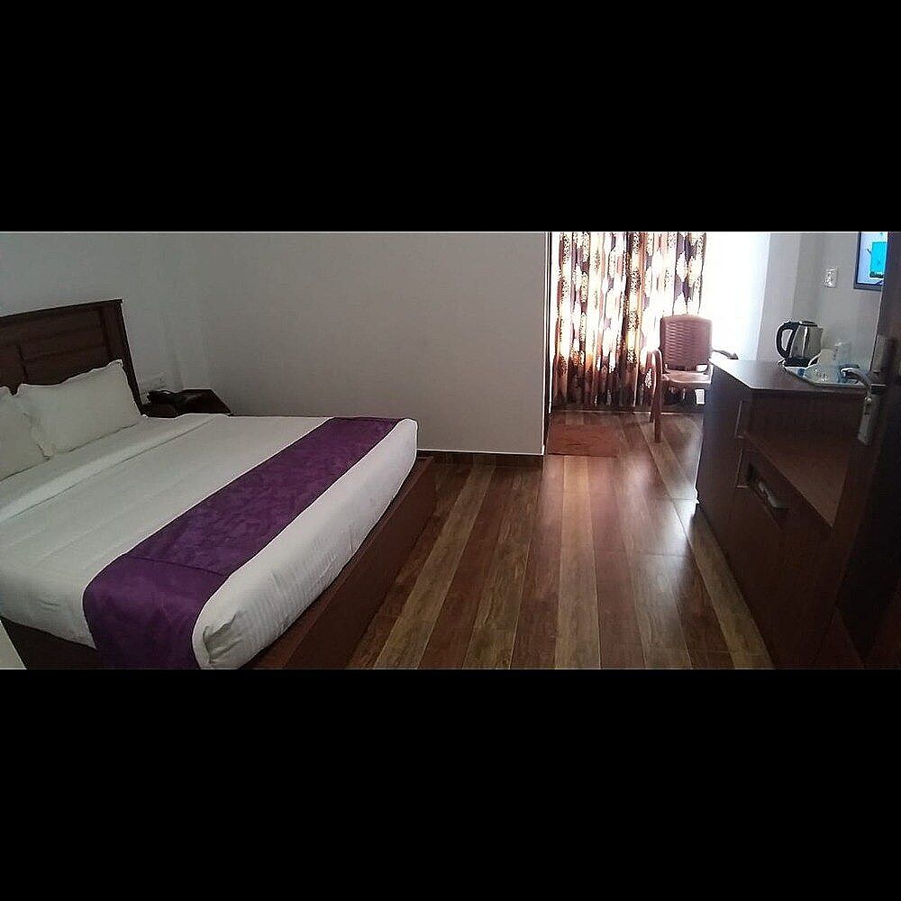 The Lake View Munnar Resort Deluxe Double Room 7