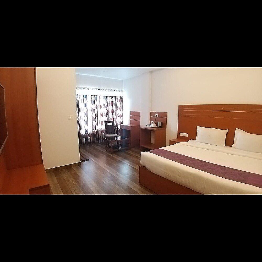 The Lake View Munnar Resort Deluxe Double Room 8