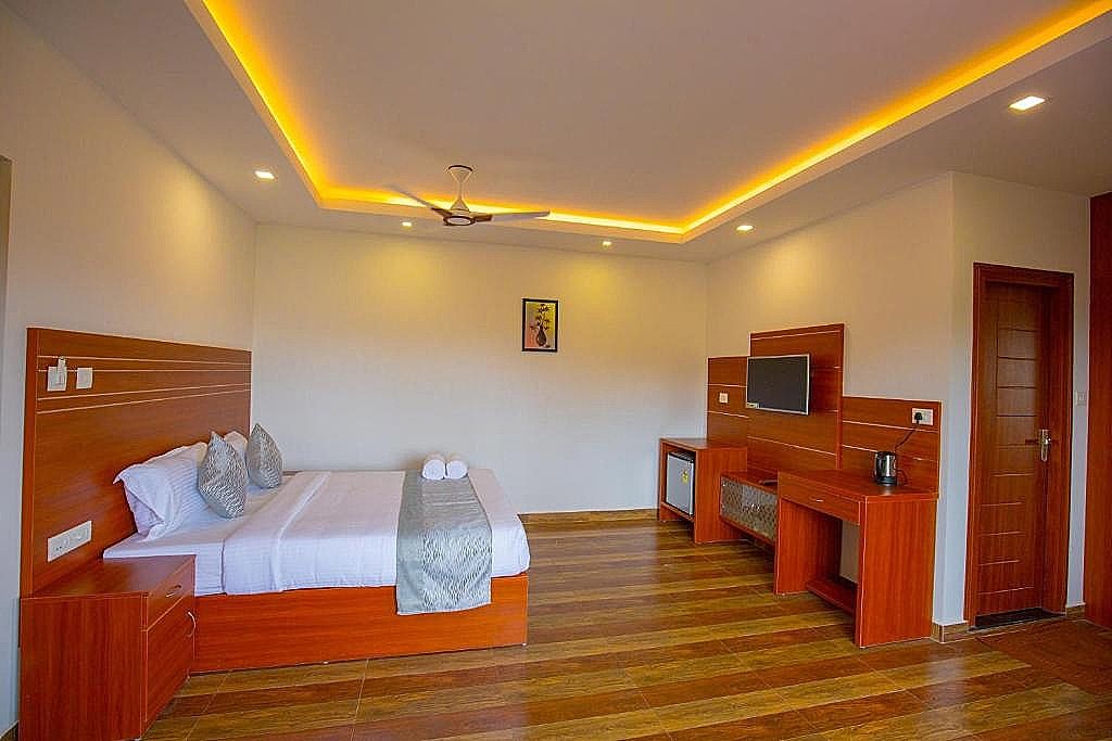 The Lake View Munnar Resort Deluxe Double Room 4