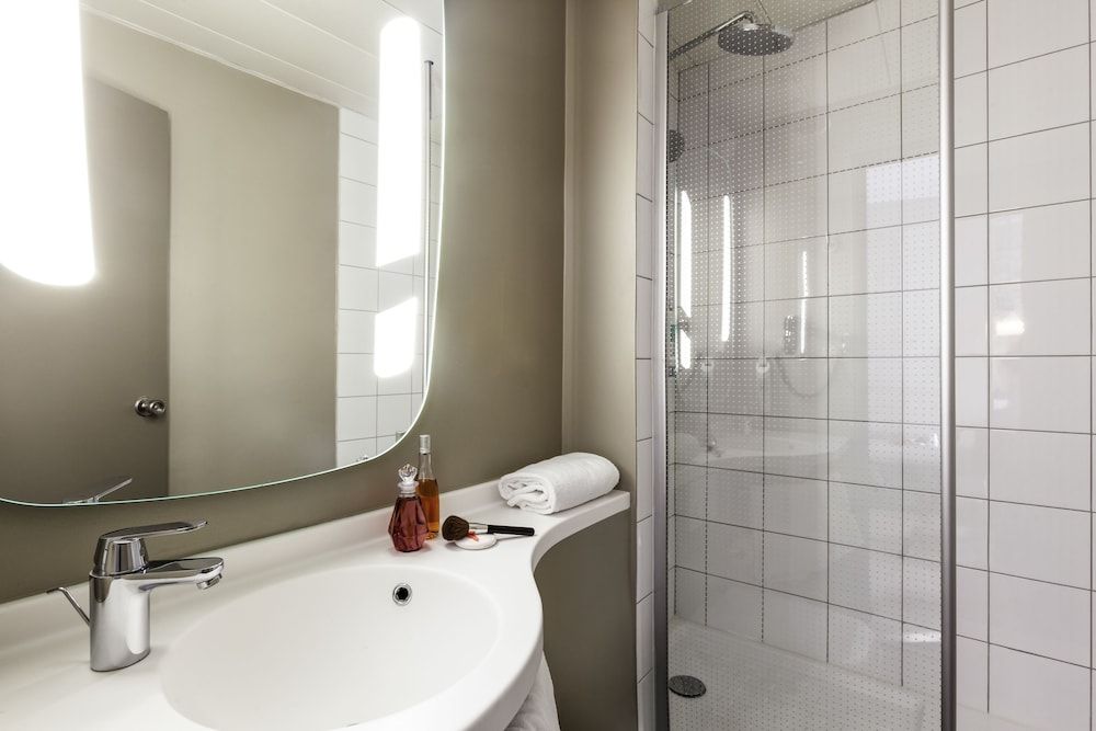 ibis Paris Gare de l'Est TGV Standard Room, 1 Double Bed 4