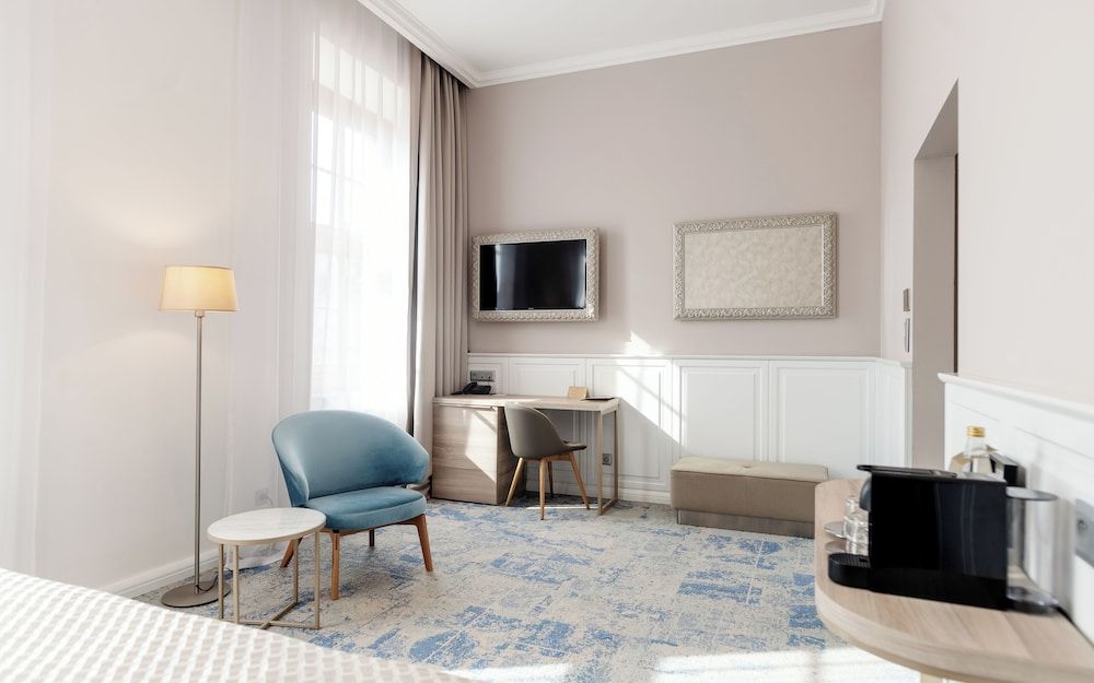 Grandhotel Brno Deluxe Double Room 9