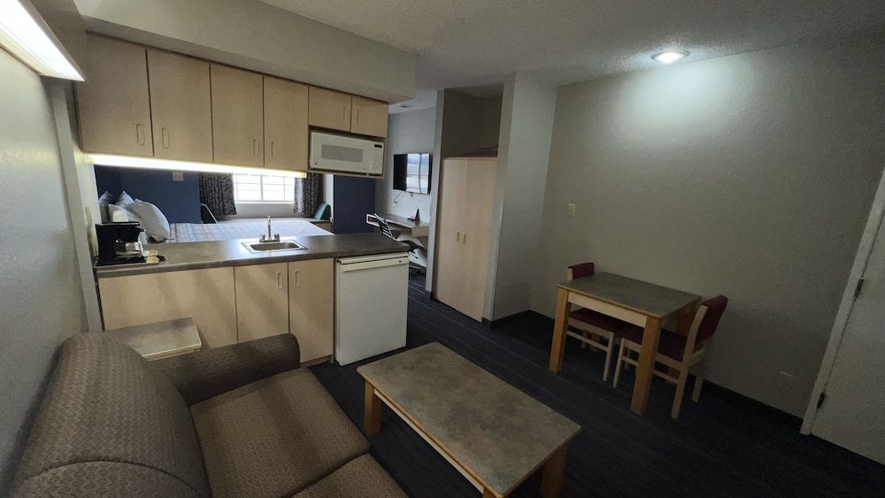 Suite, 1 Queen Bed, Non Smoking, Kitchen