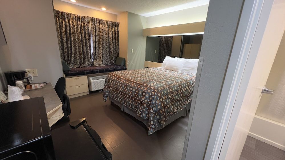 Room, 1 Queen Bed, Non Smoking