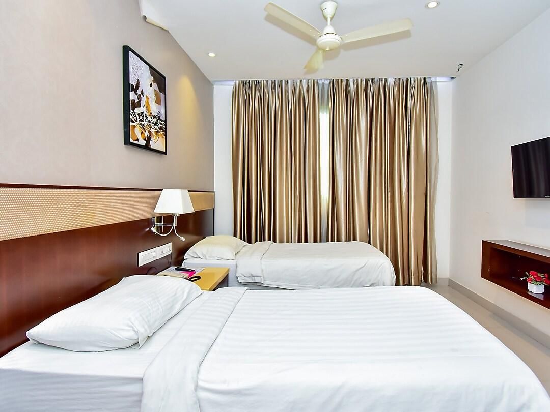 Hotel Srivatsa Deluxe Room