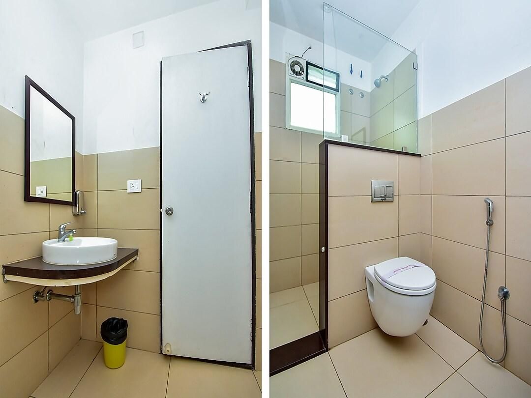 Hotel Srivatsa Deluxe Room 3