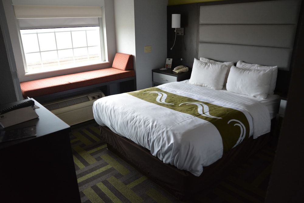 Standard Room, 1 Queen Bed