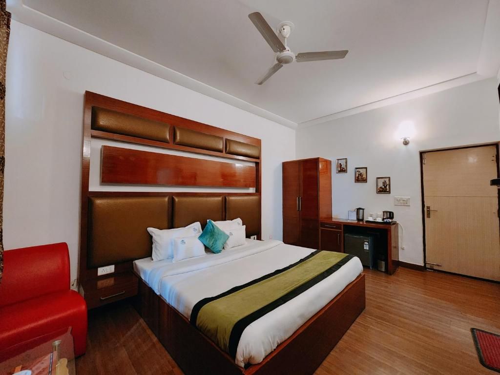 Hotel Bliss Deluxe Double Room 4