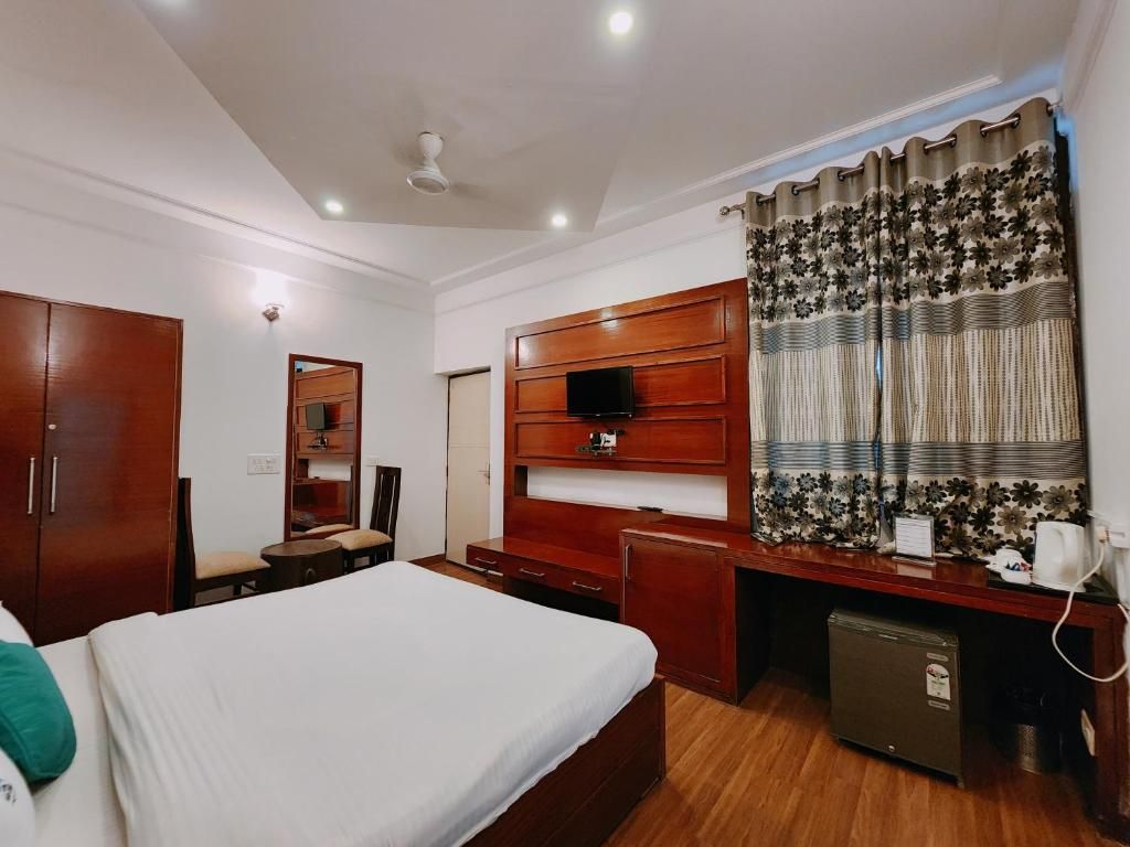 Hotel Bliss Deluxe Double Room 5