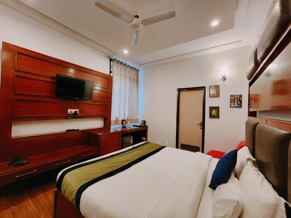 Hotel Bliss Deluxe Double Room 6