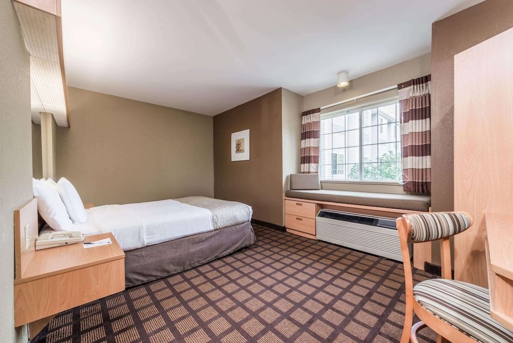 Suite, 1 Queen Bed with Sofa bed