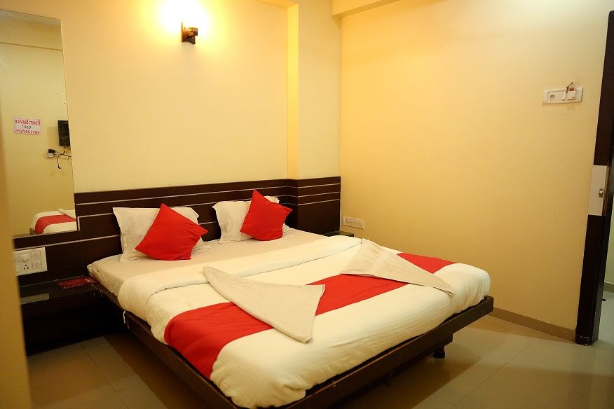 Hotel Sai Govind Deluxe Double Bed Non AC 2
