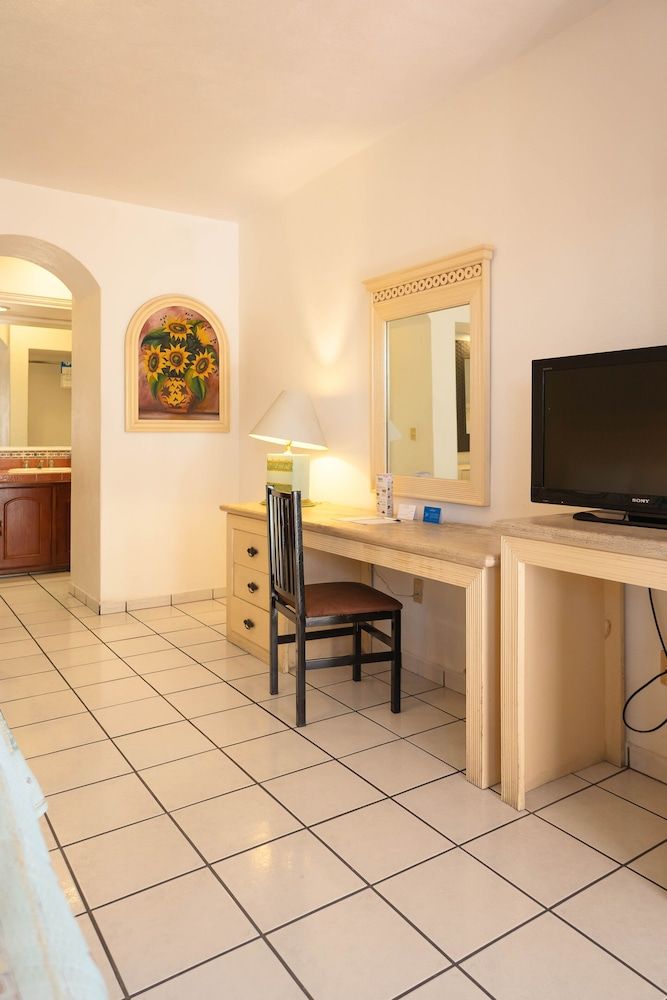 Hotel Maria Isabel Standard Room, 2 Double Beds 5