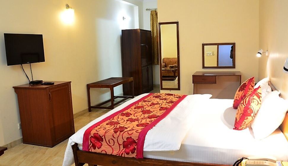 Hotel TRG Deluxe Rooms Double Bed 9