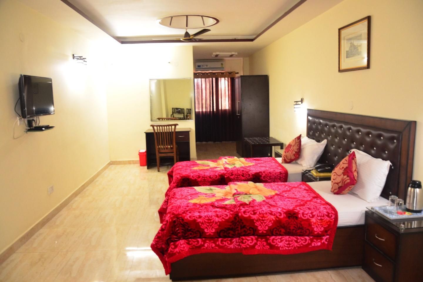 Super Deluxe Twin Bed Room