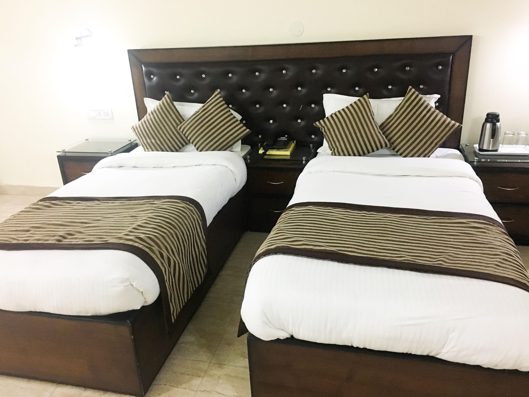 Super Deluxe Twin Bed Room