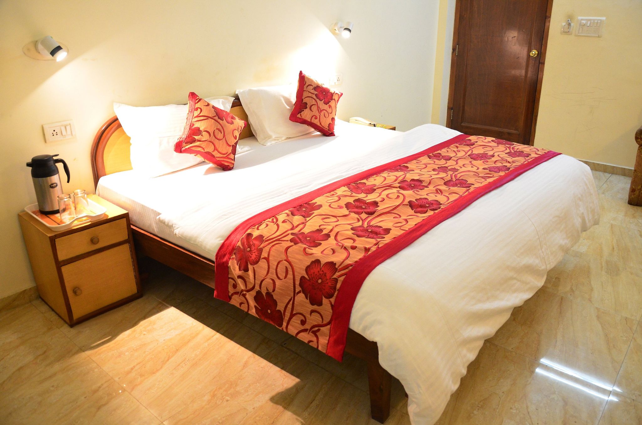 Hotel TRG Deluxe Rooms Double Bed 7