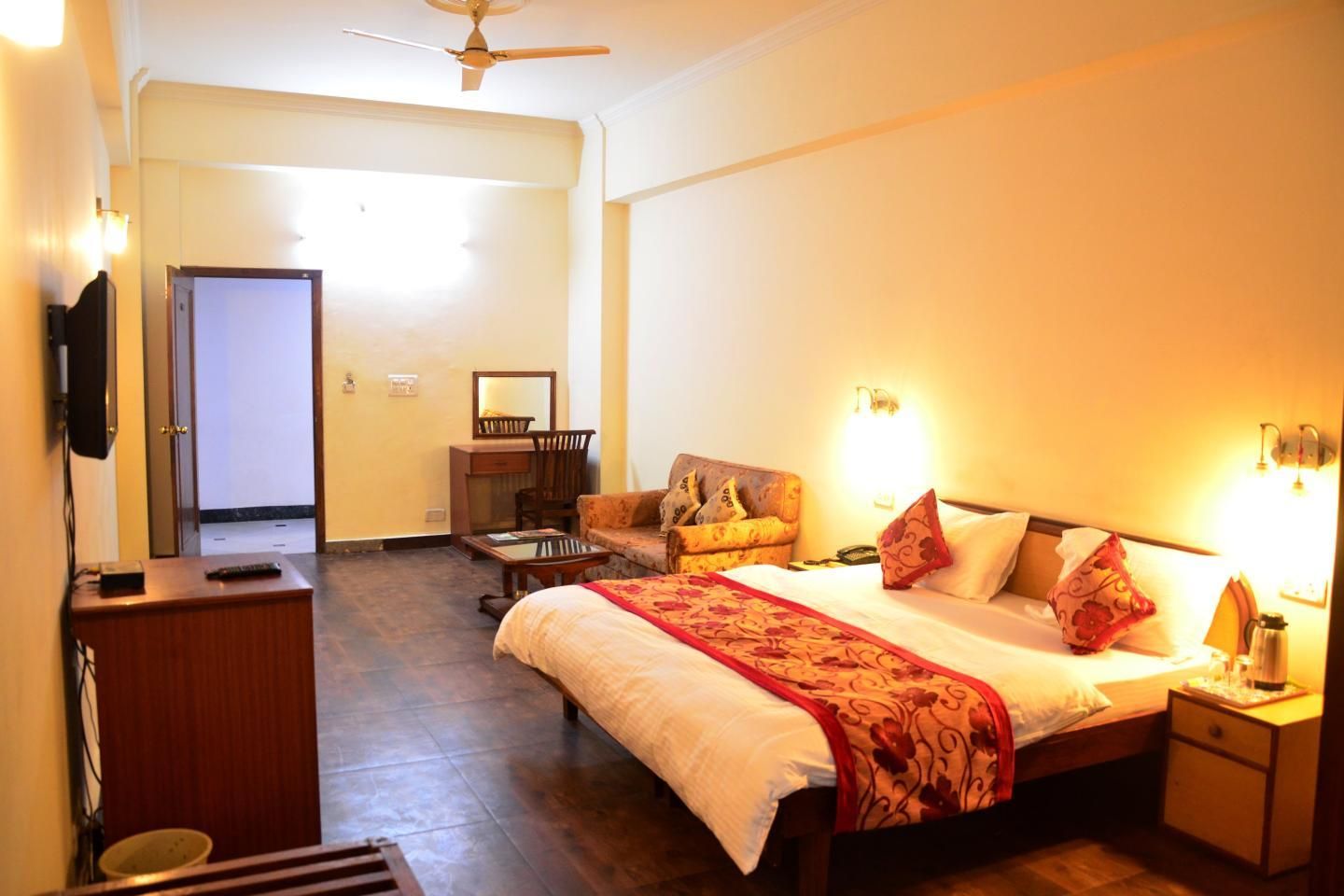 Hotel TRG Deluxe Rooms Double Bed 4