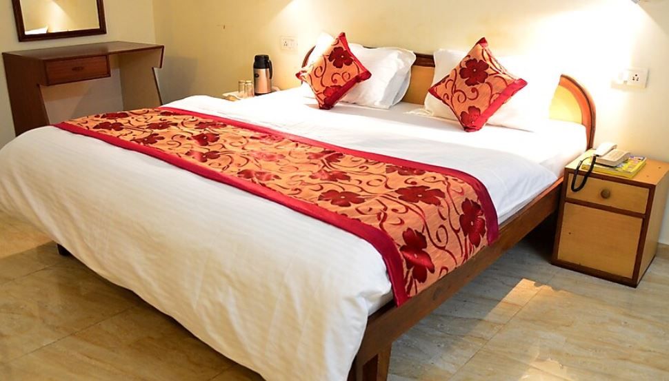 Hotel TRG Deluxe Rooms Double Bed 10