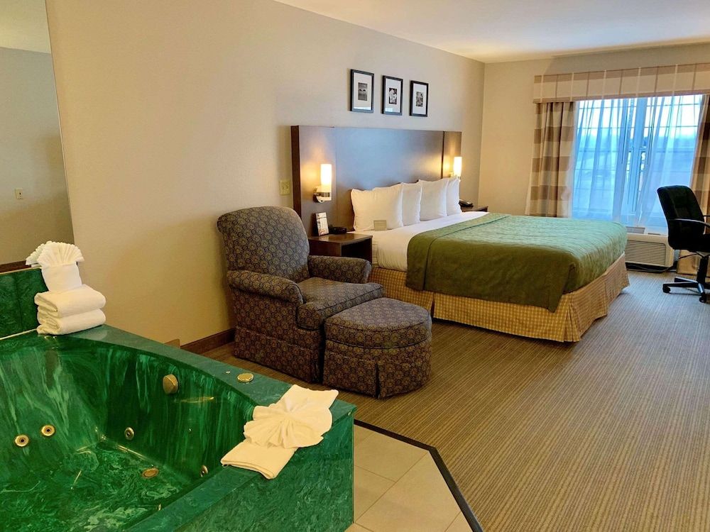 Suite, 1 King Bed, Non Smoking, Jetted Tub