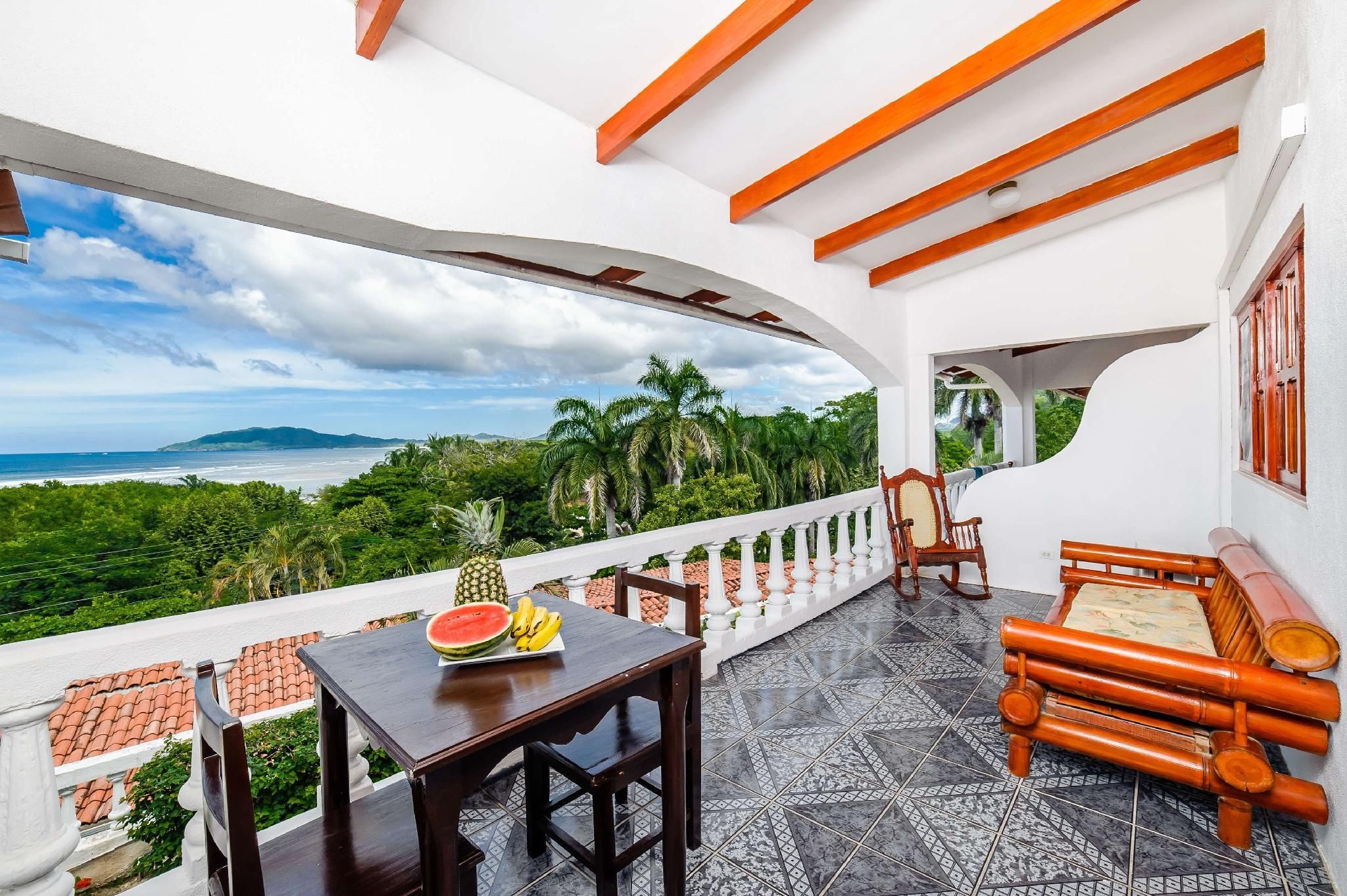 1 King Bed, Nonsmoking, Balcony, Ocean View, Kitchen
