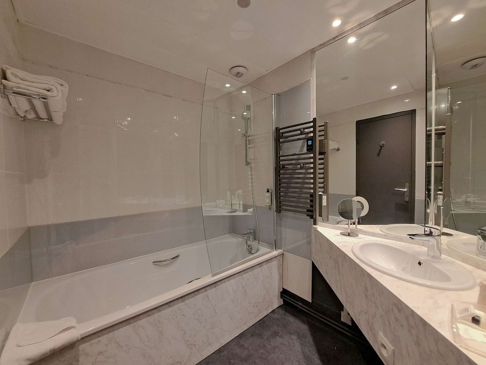 Best Western Crequi Lyon Part Dieu Superior Room, 2 Twin Beds, Non Smoking 7