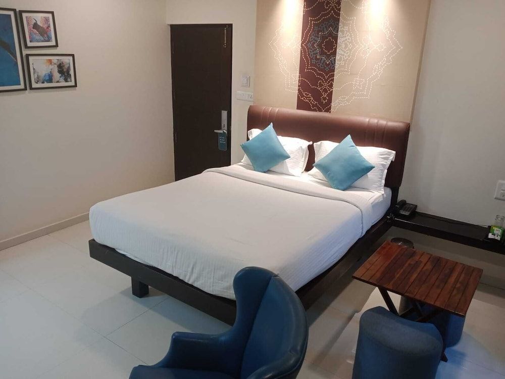 Deluxe Triple Room, City View