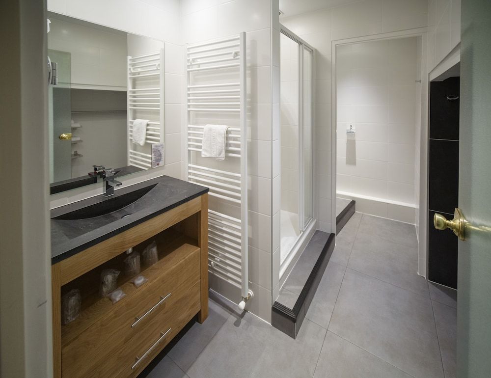 Hôtel des Princes – Chambéry Centre Family Suite 2