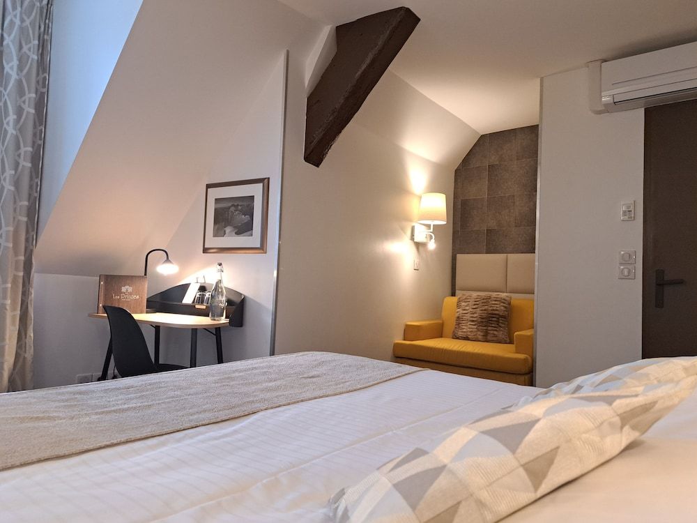 Hôtel des Princes – Chambéry Centre Triple Room