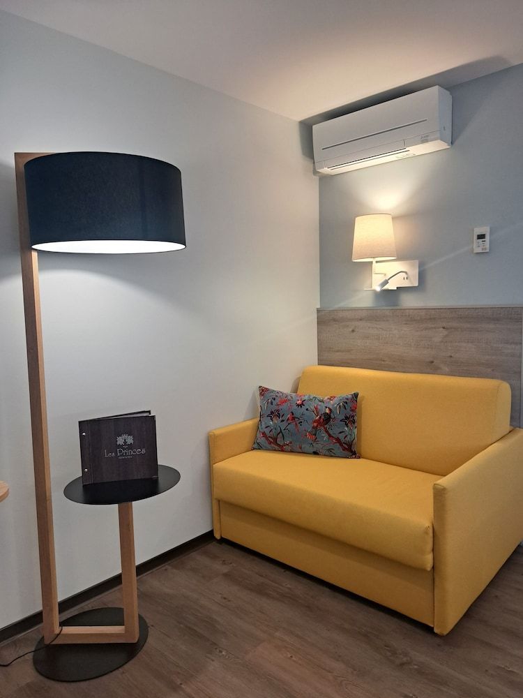 Hôtel des Princes – Chambéry Centre Triple Room 8
