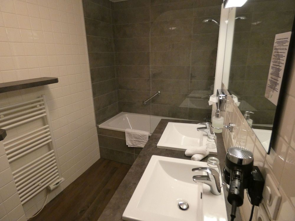 Hôtel des Princes – Chambéry Centre Triple Room 6