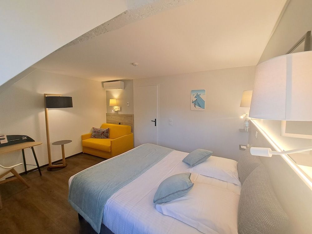 Hôtel des Princes – Chambéry Centre Triple Room 2