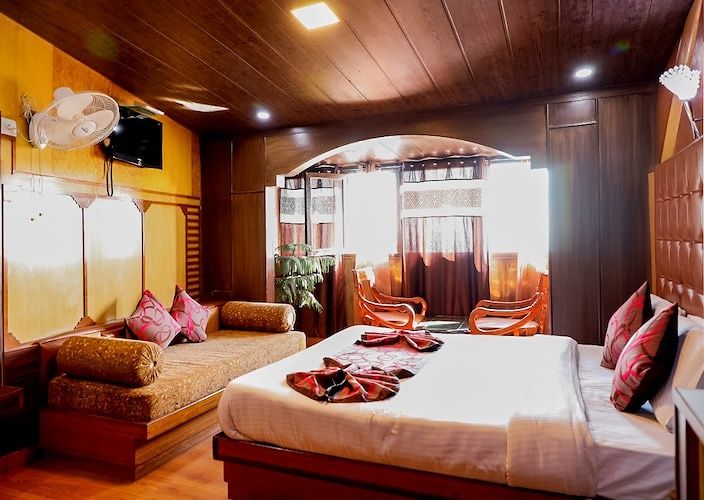 undefined Hotel Sidharath 6