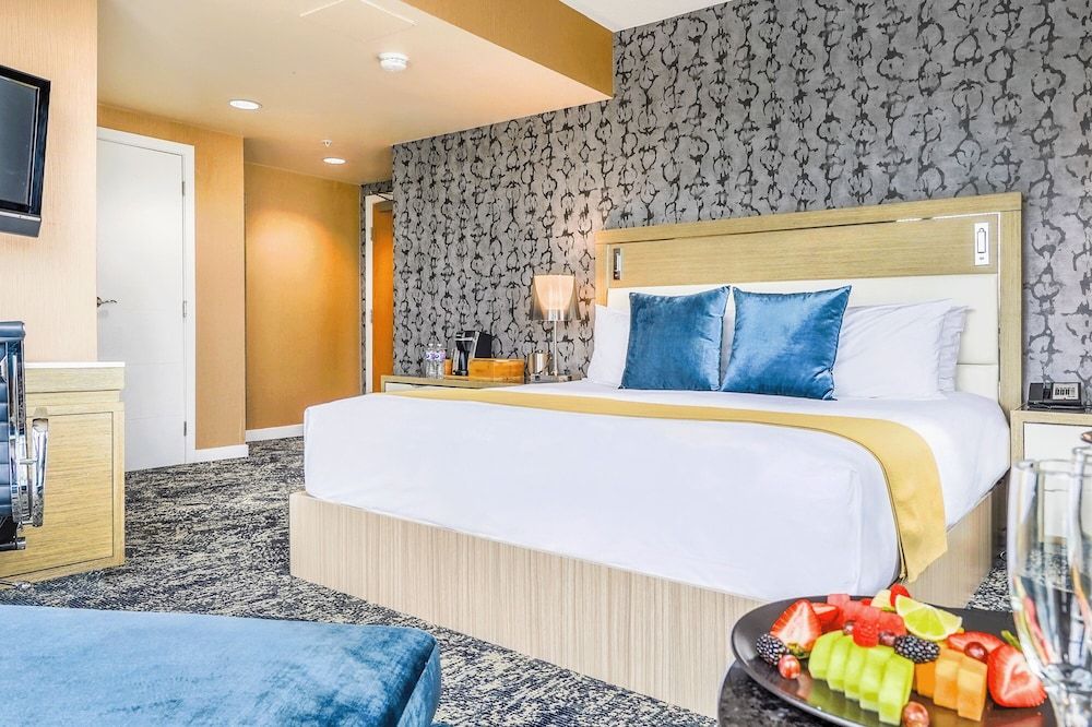 Executive Plaza Hotel Metro Vancouver Superior King 3