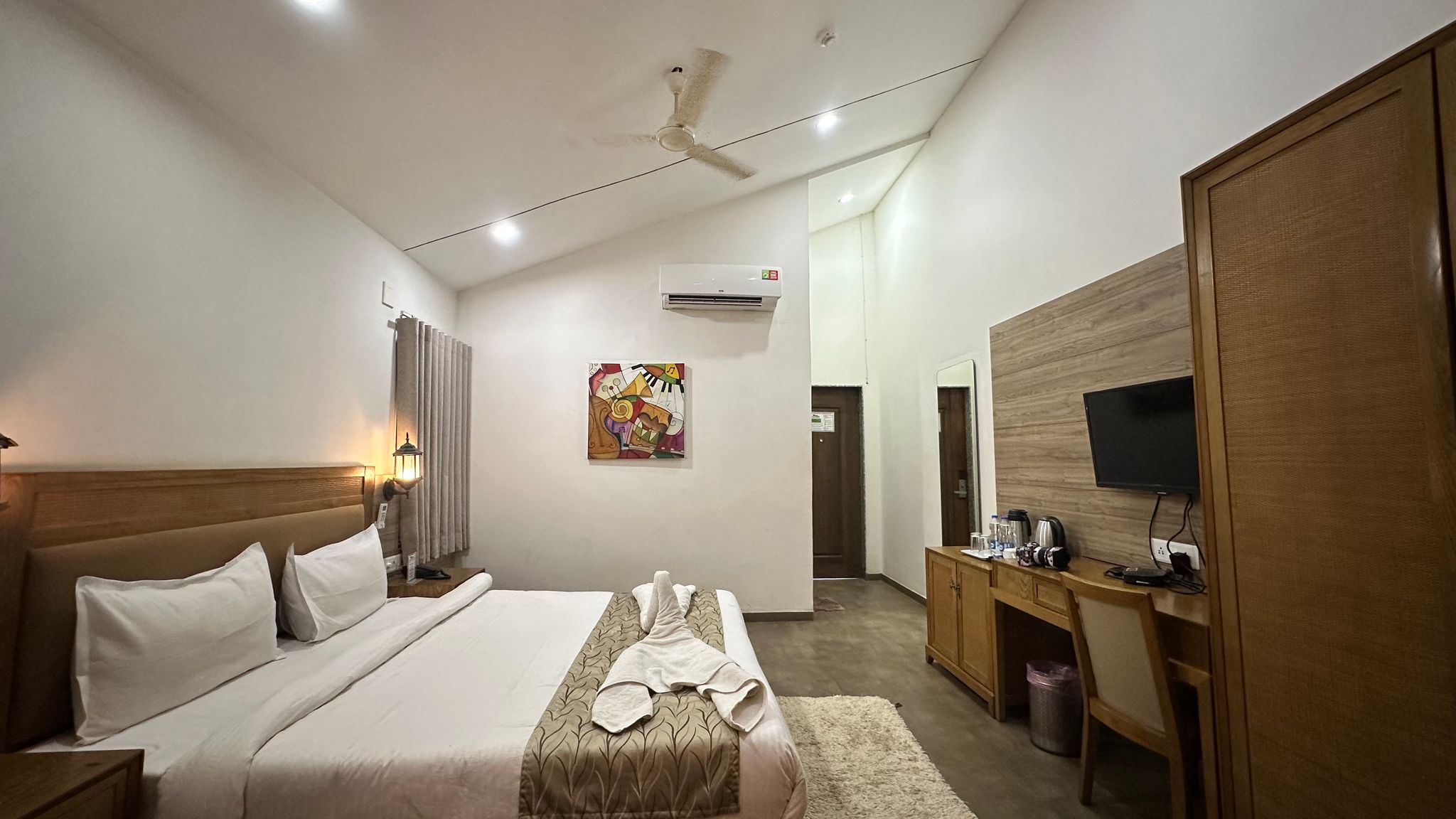 Lion Park Hotel And Resort Deluxe Room 9