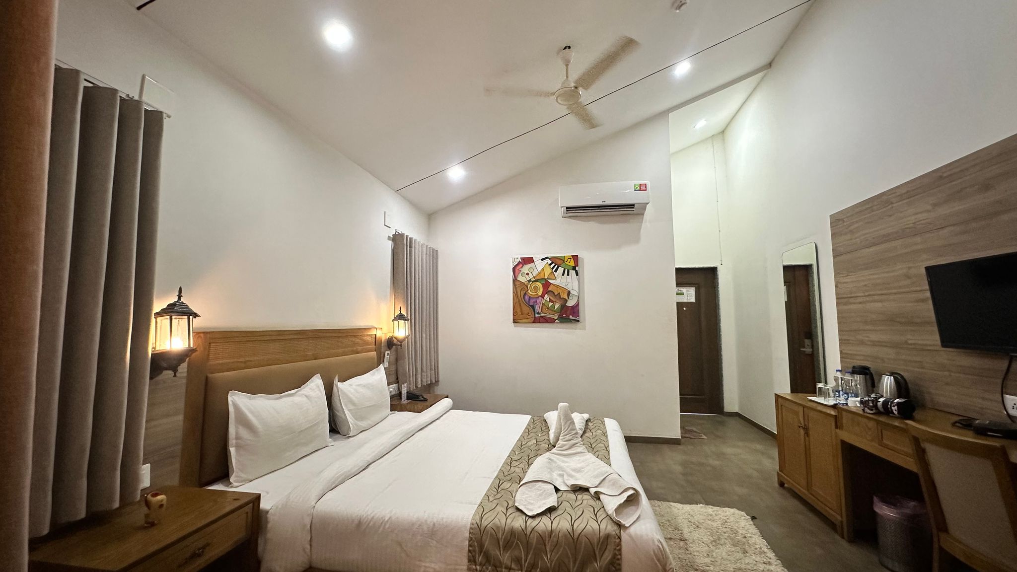 Lion Park Hotel And Resort Deluxe Room 4