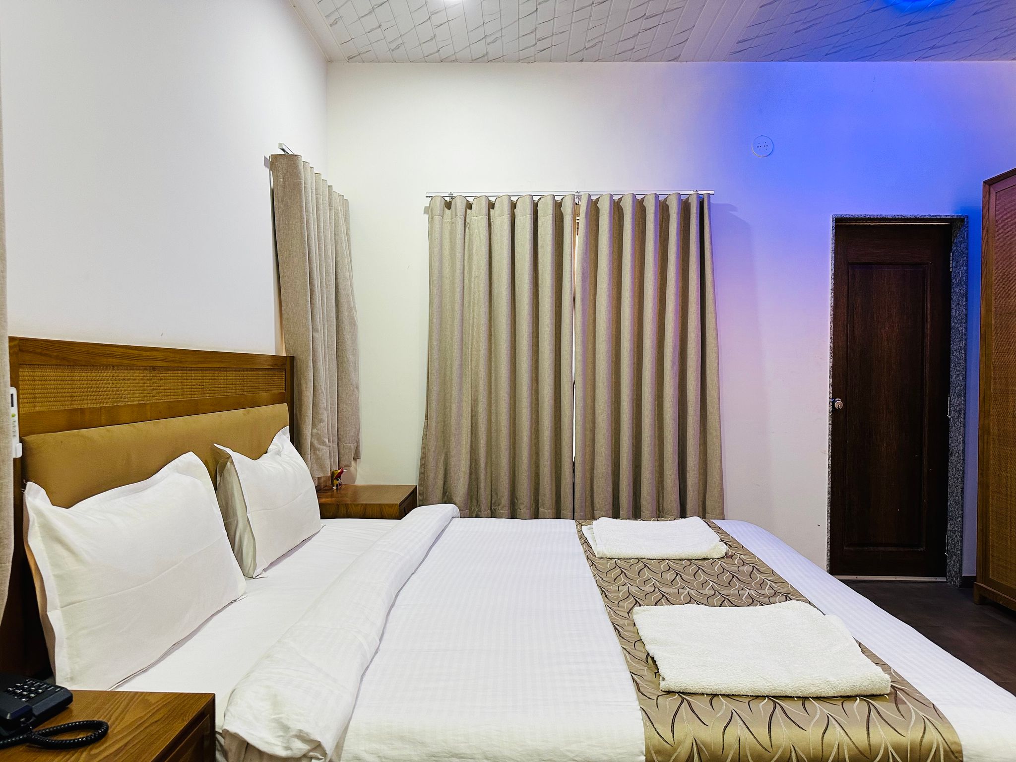 Lion Park Hotel And Resort Deluxe Room 5