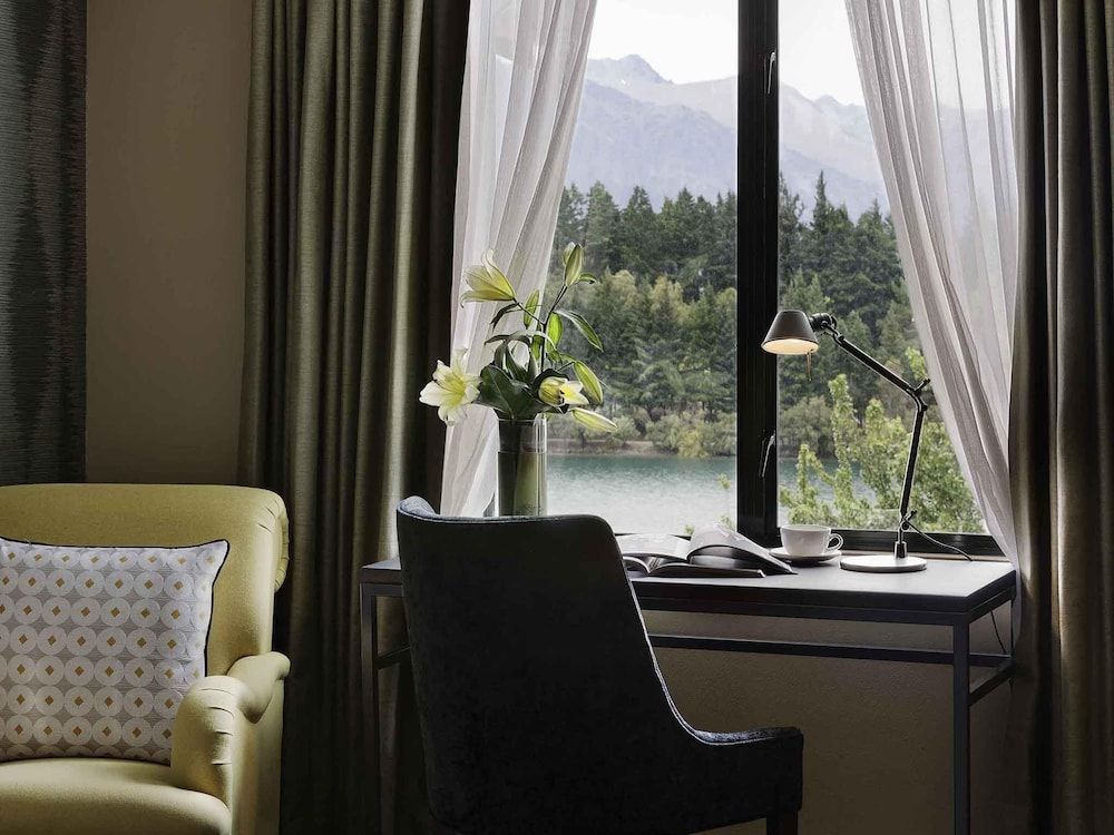 Hotel St Moritz, Queenstown - MGallery Guest Room, Lake View 7
