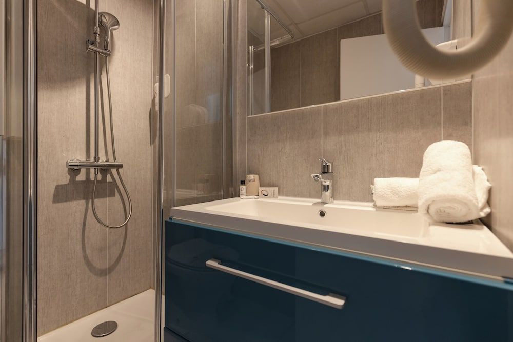 The Originals City, Hotel de Bordeaux, Bergerac center Standard Double Room, Air conditioning 8