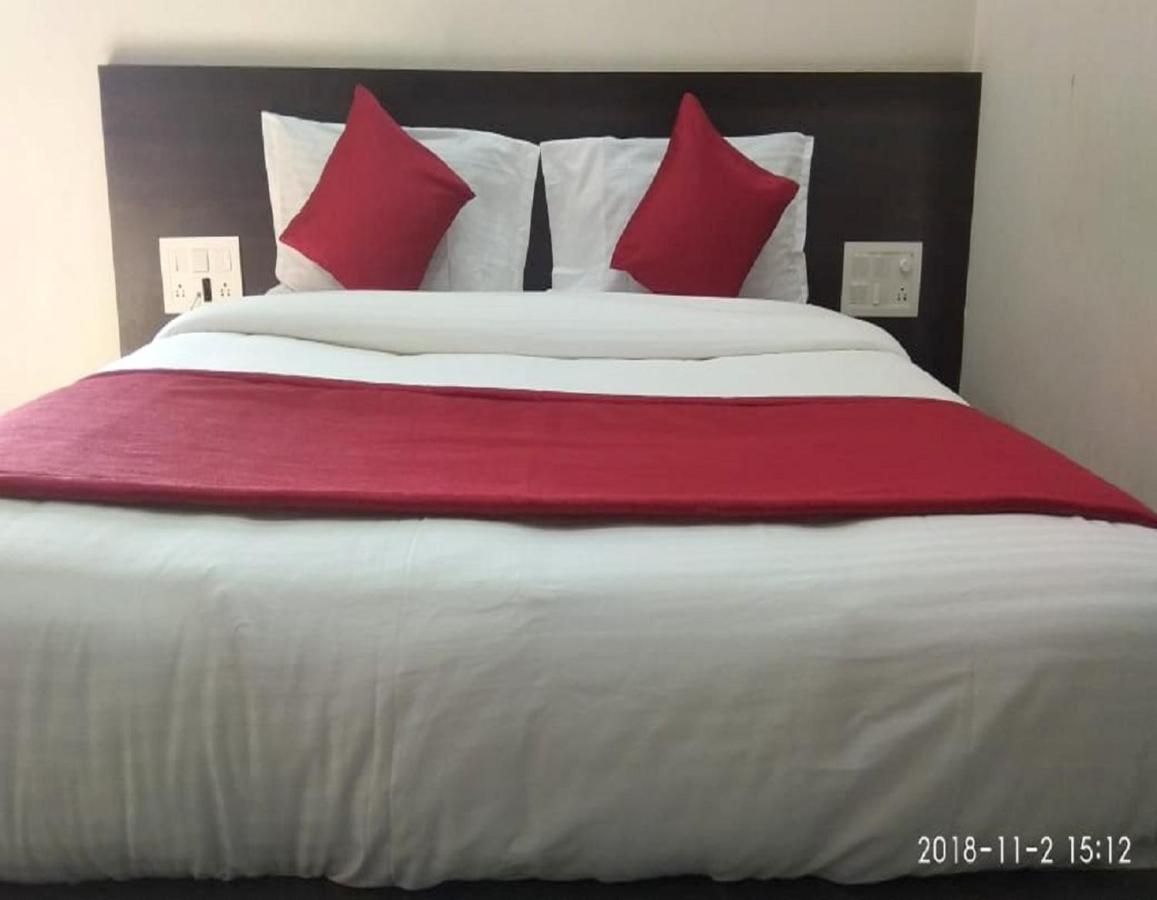 Hotel Gayatri Deluxe Non AC Room 3