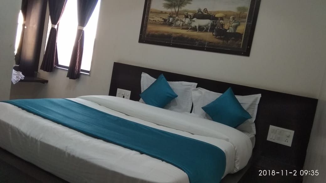 Hotel Gayatri Deluxe Non AC Room 5